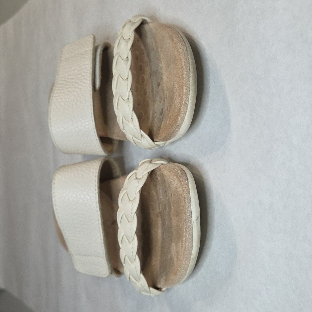 Vionic Jeanne Sandals - Picture 3 of 8